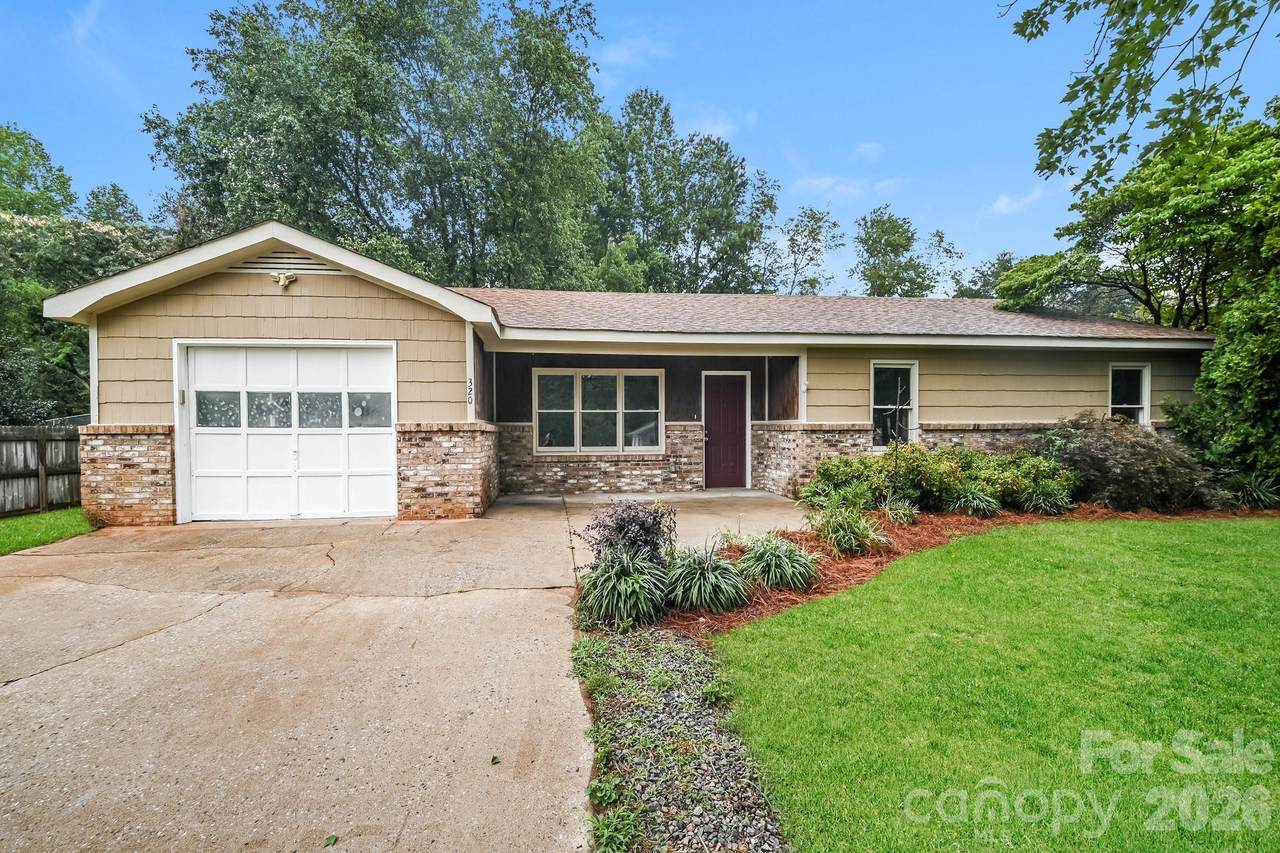 320 Aqua Drive - Photo 1