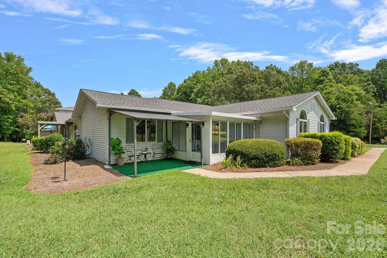 8700 Baraka Place - Photo 1