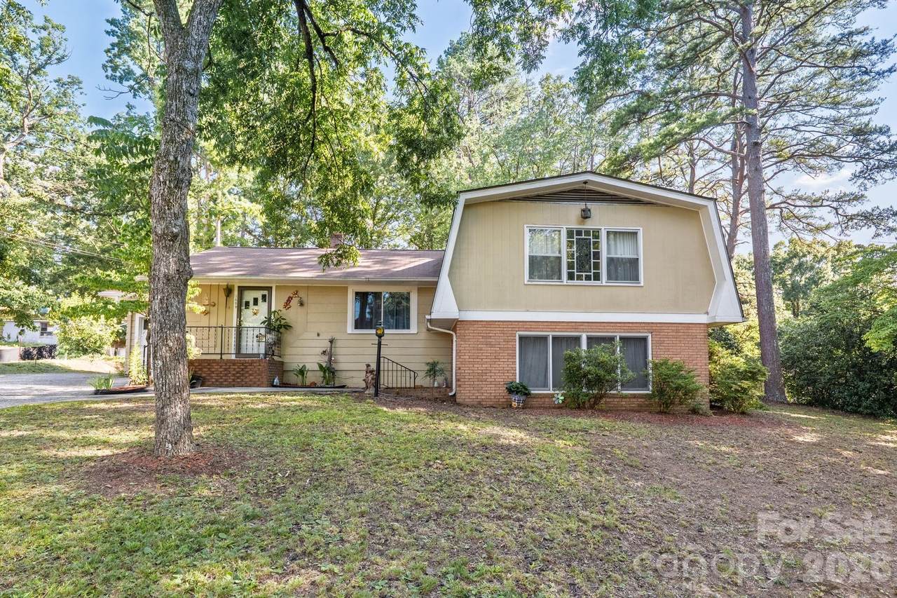 1659 Maple Avenue - Photo 1