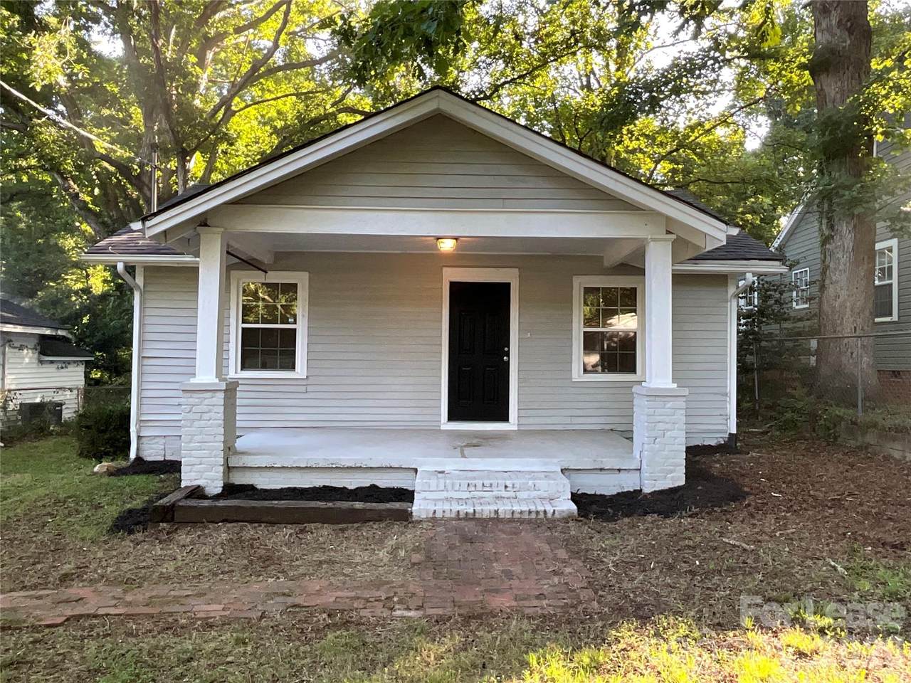 1034 Ridge Avenue - Photo 1