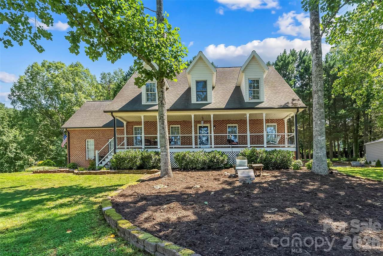 313 Springwood Drive - Photo 1