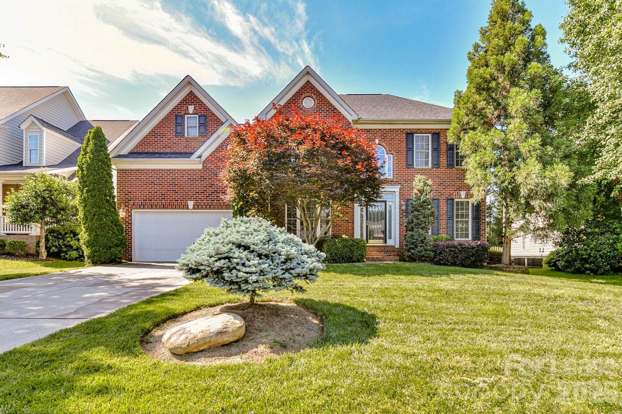 16829 Hampton Trace Road - Photo 1