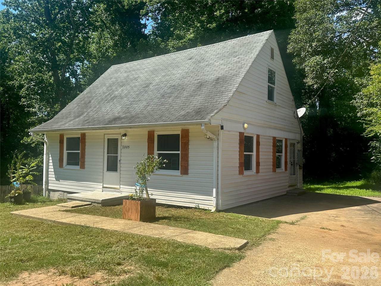 1005 William Drive - Photo 1