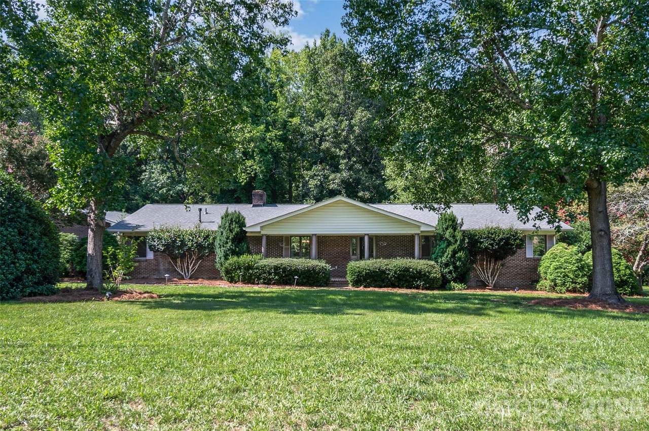 3959 Holly Springs Drive - Photo 1