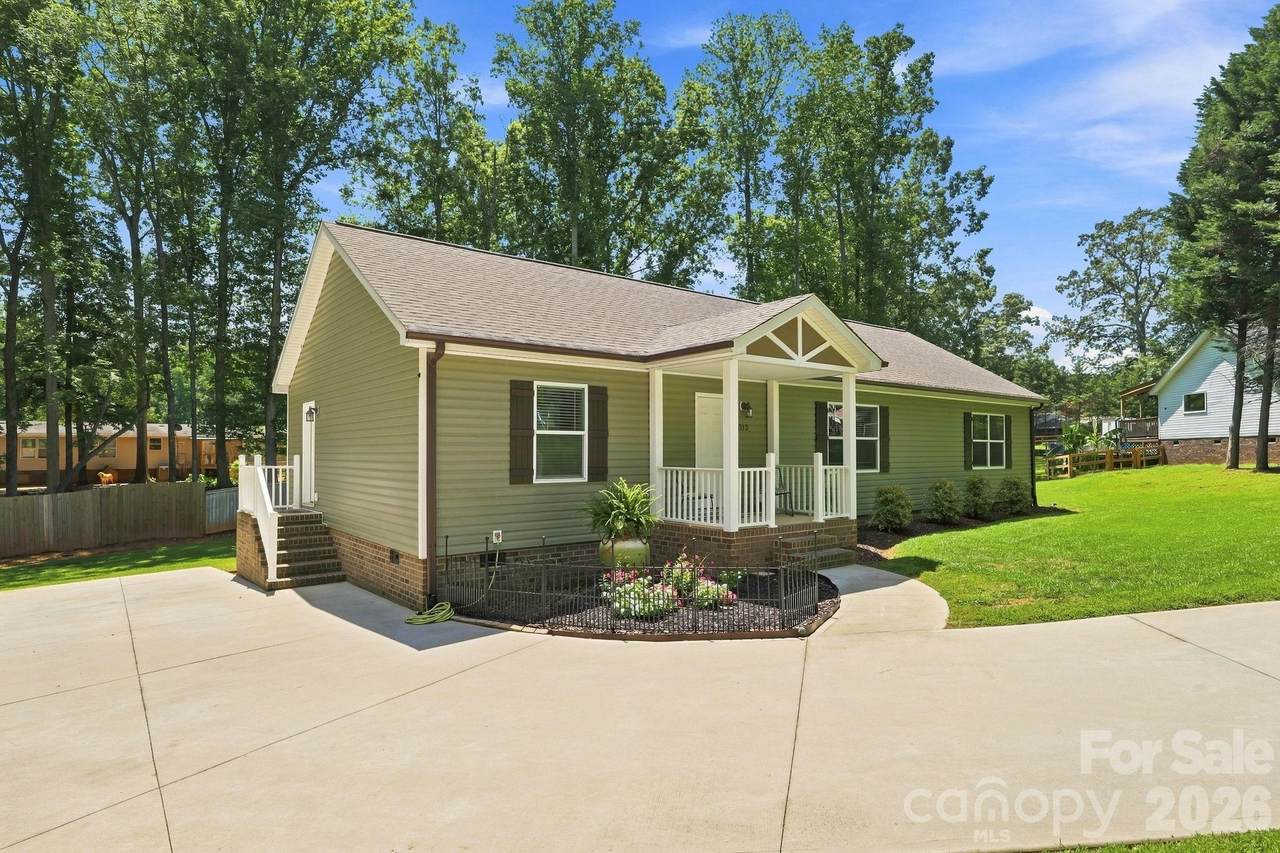 312 Sailwinds Road - Photo 1