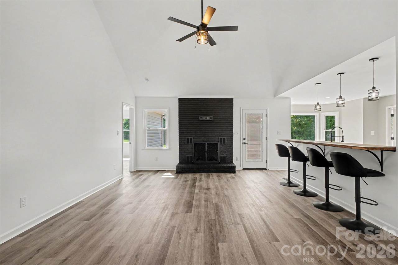 https://bt-photos.global.ssl.fastly.net/cmls/1280_boomver_1_4410609-1.jpg