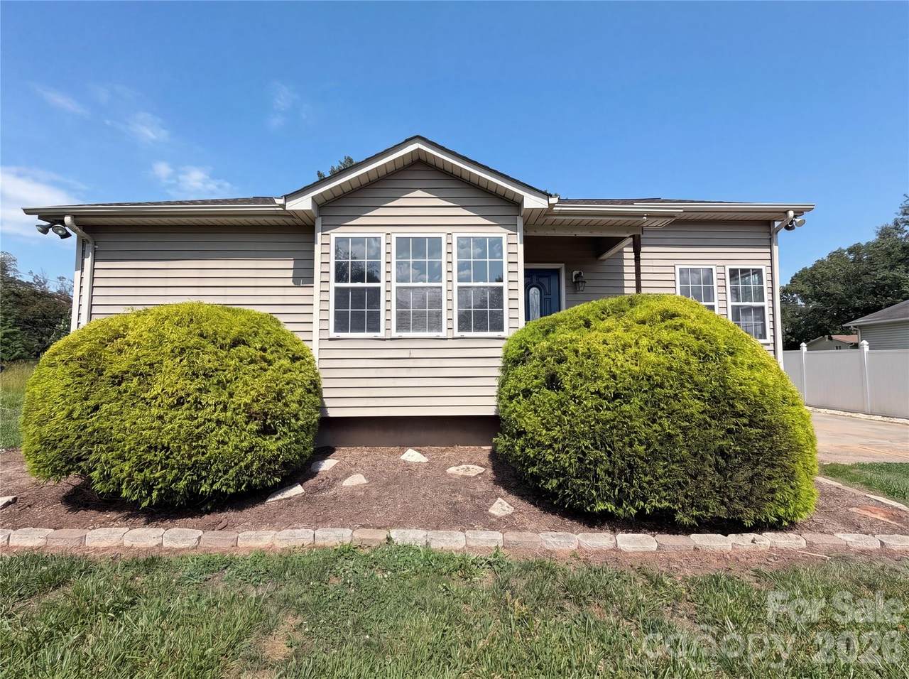 121 Driftwood Drive - Photo 1