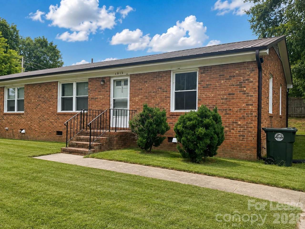 1095 Sunset Road - Photo 1