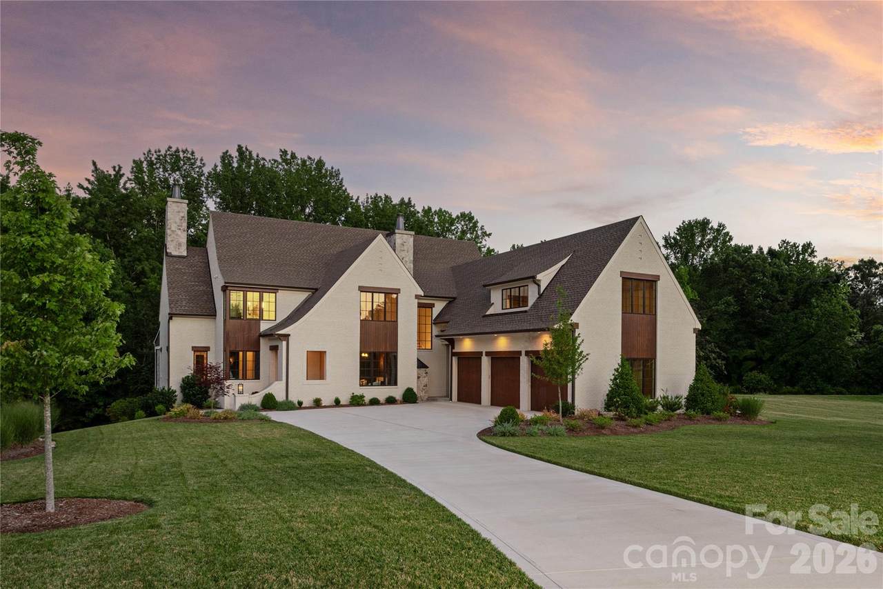 213 Crest Court - Photo 1