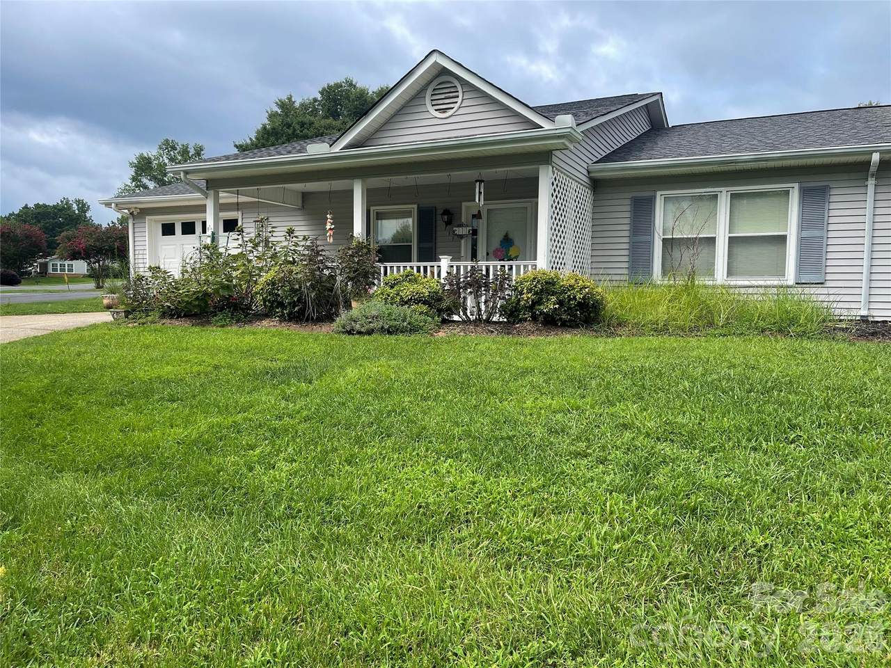 111 Holly Court - Photo 1