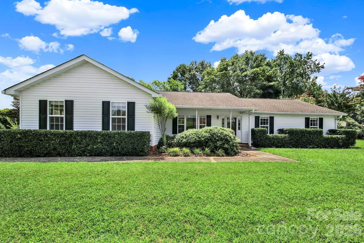 1805 Lillian Lane - Photo 1