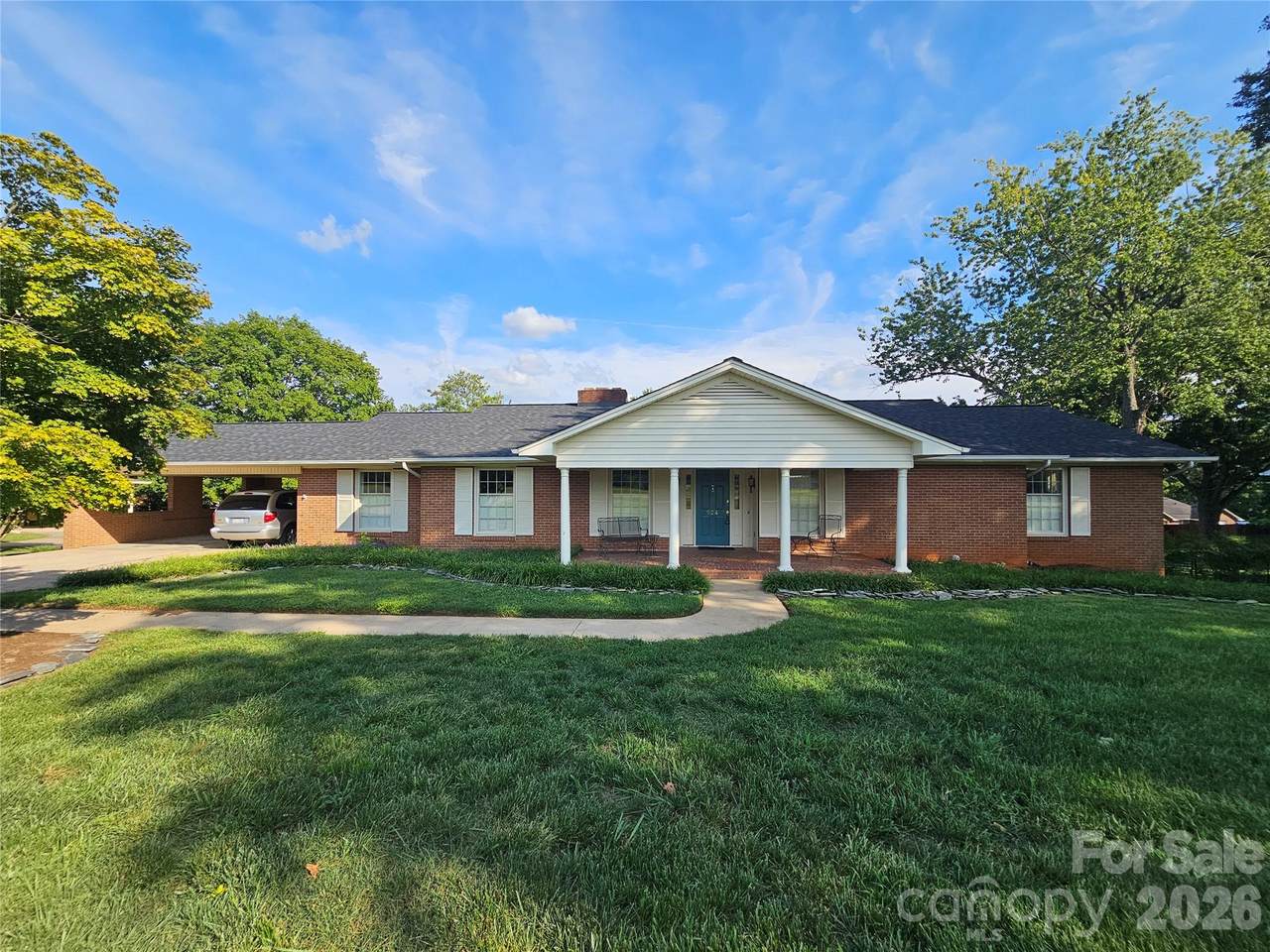 524 Country Club Circle - Photo 1