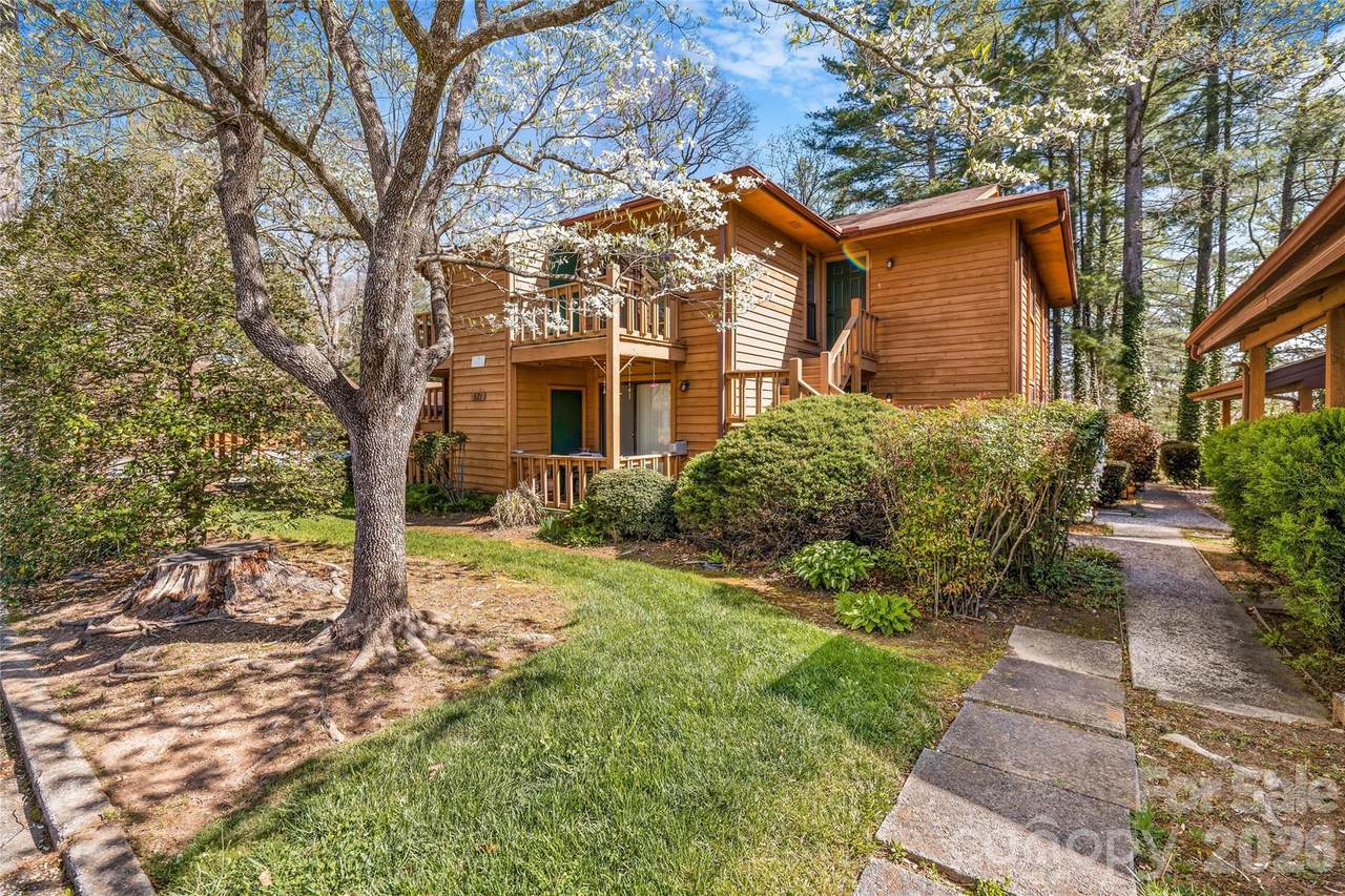 521 Courtwood Lane - Photo 1