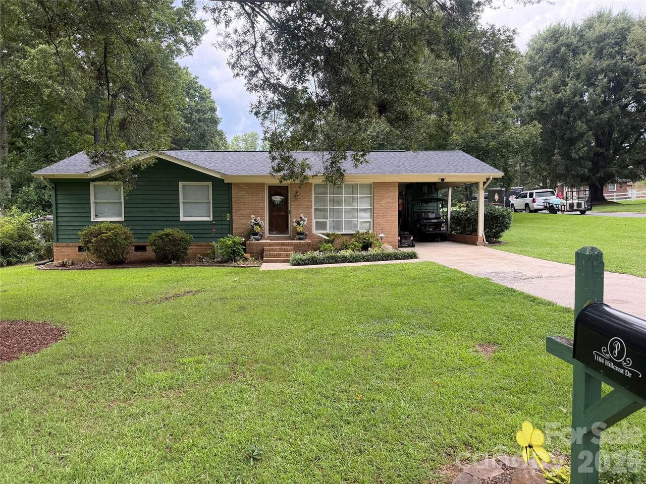 1104 Hillcrest Drive - Photo 1