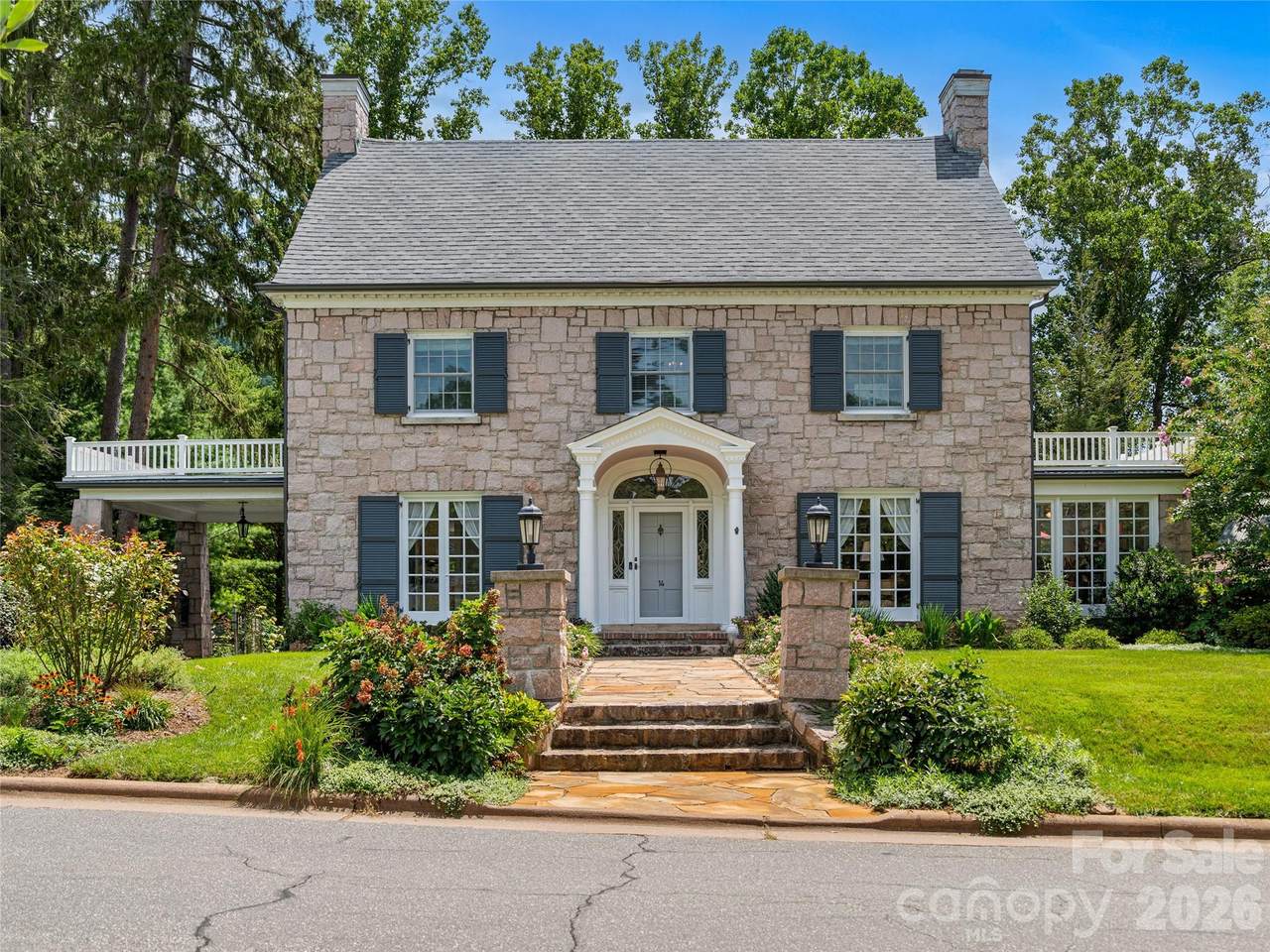 14 Griffing Boulevard - Photo 1