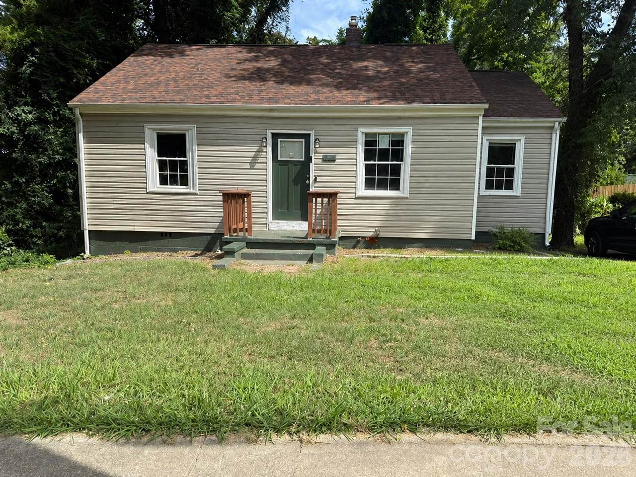 826 Davidson Avenue - Photo 1