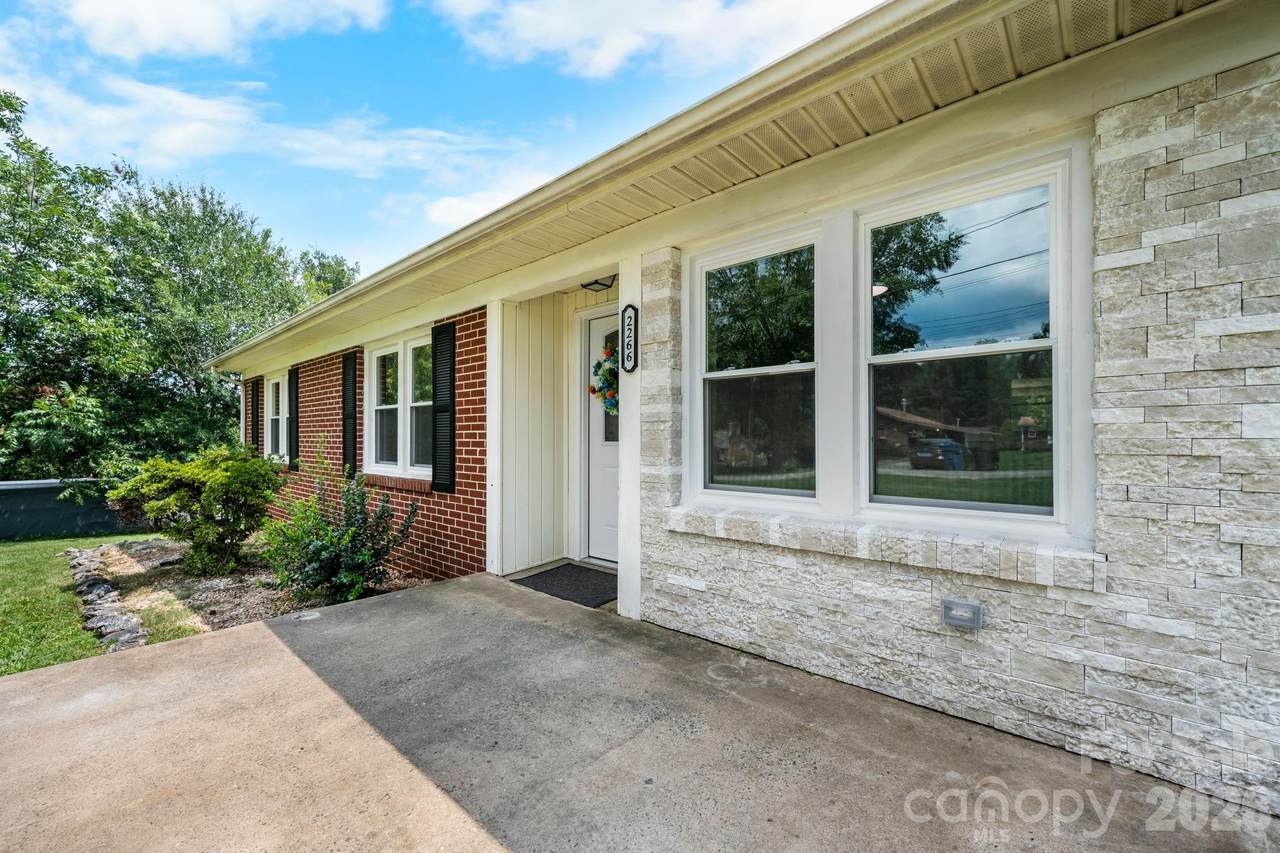 2266 9th Avenue Drive - Photo 1