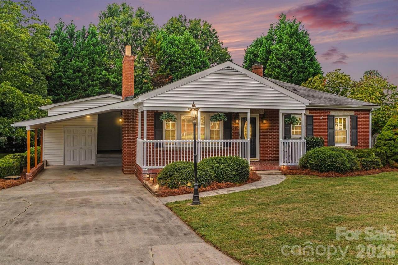 512 Brotherhood Street - Photo 1