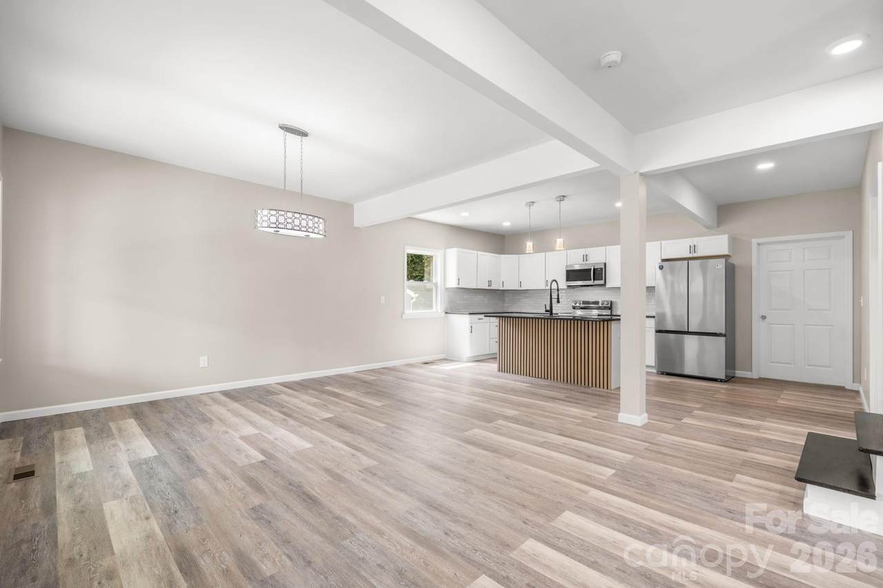 242 8th Avenue Drive - Photo 1