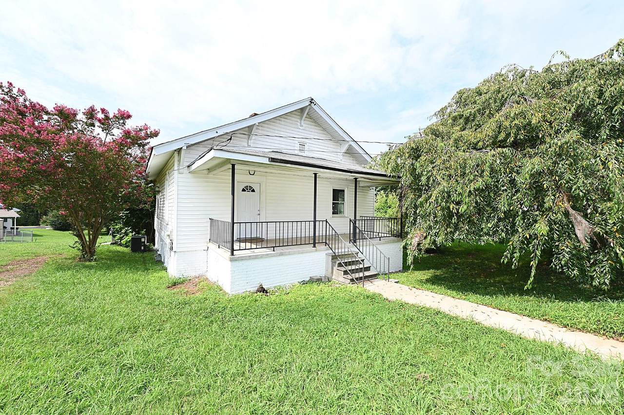 1632 C Avenue - Photo 1