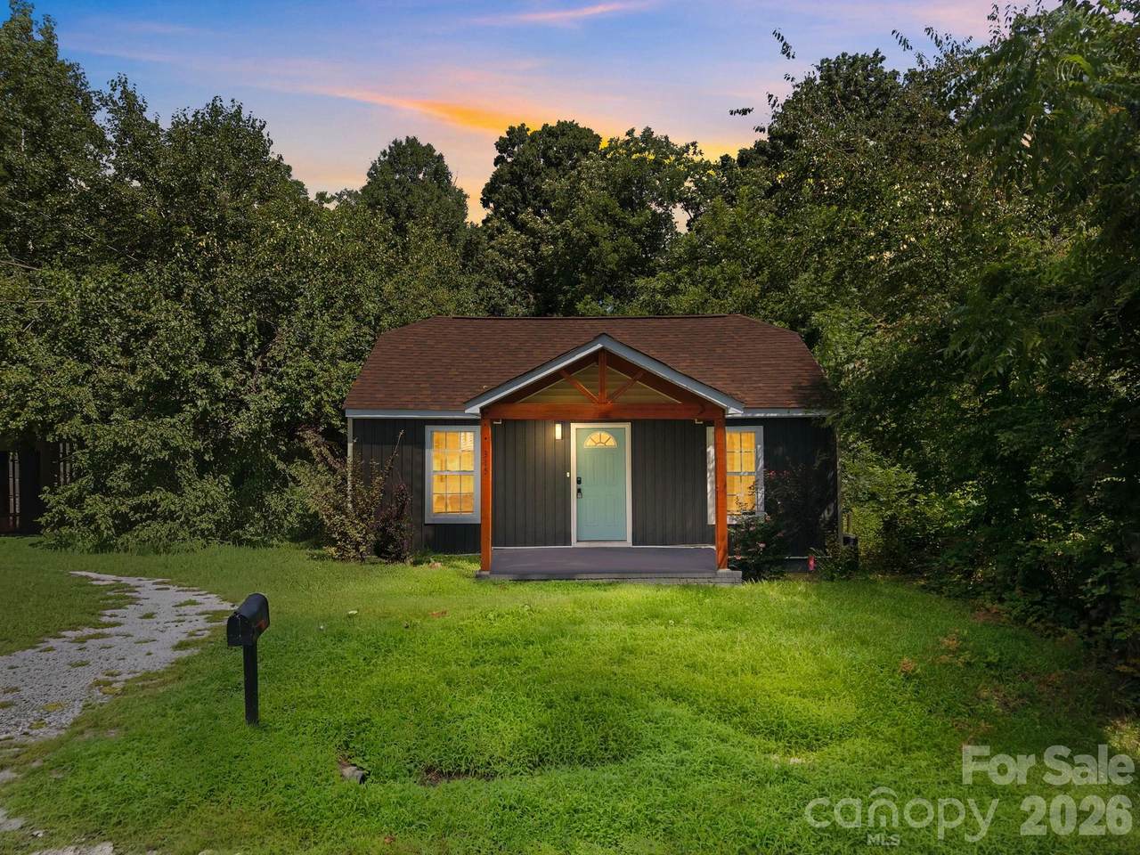 315 Pineview Street - Photo 1