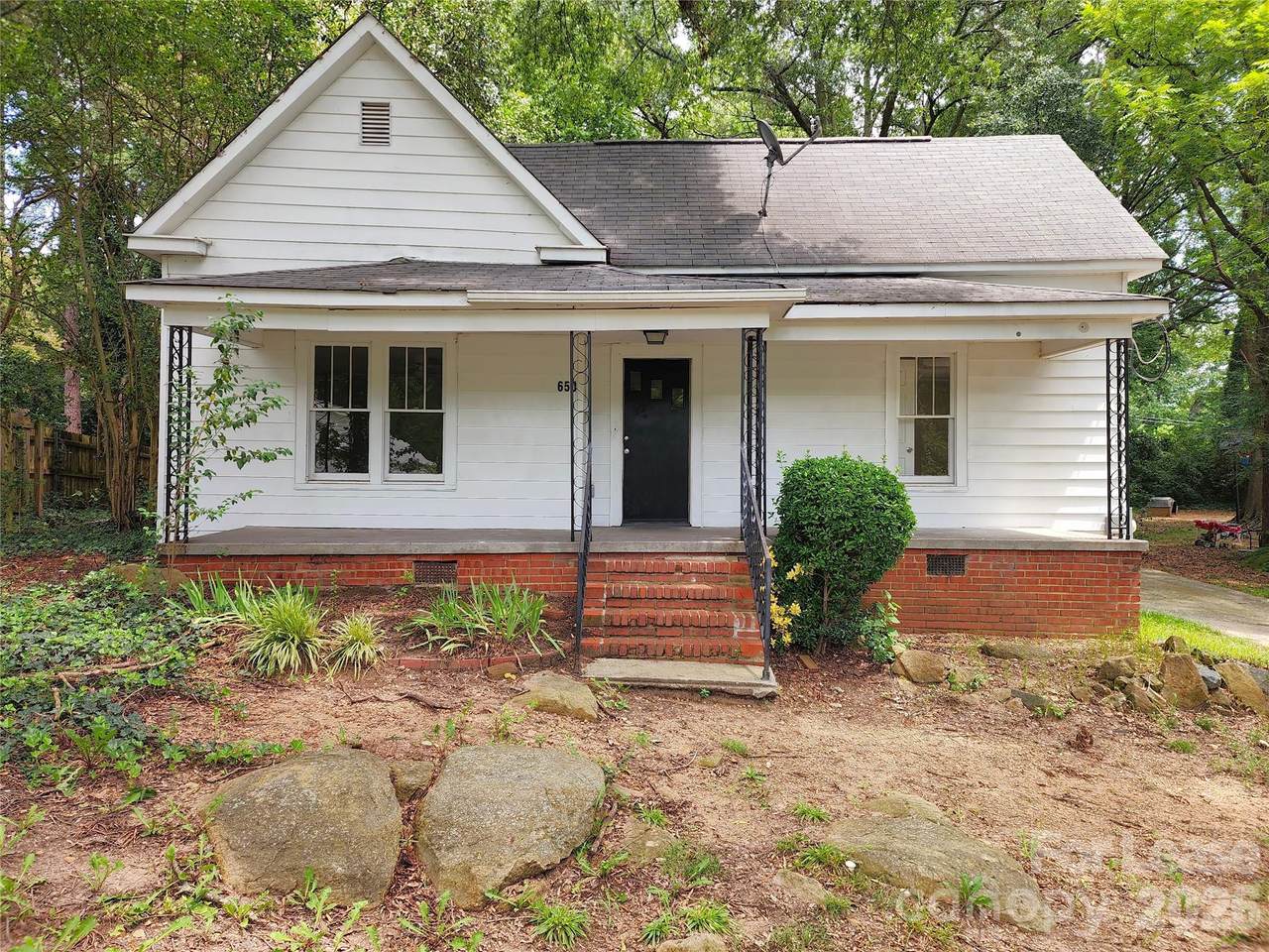650 Harris Street - Photo 1