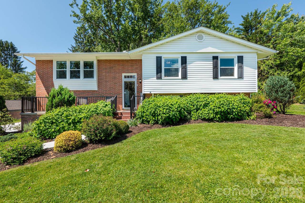 11 Summit Drive - Photo 1