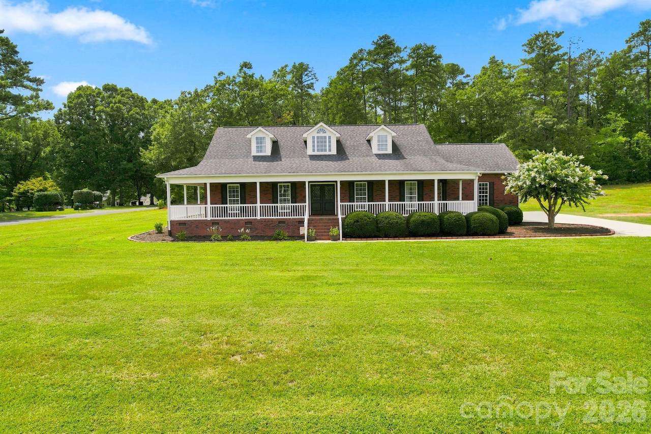 1134 Oakwood Drive - Photo 1