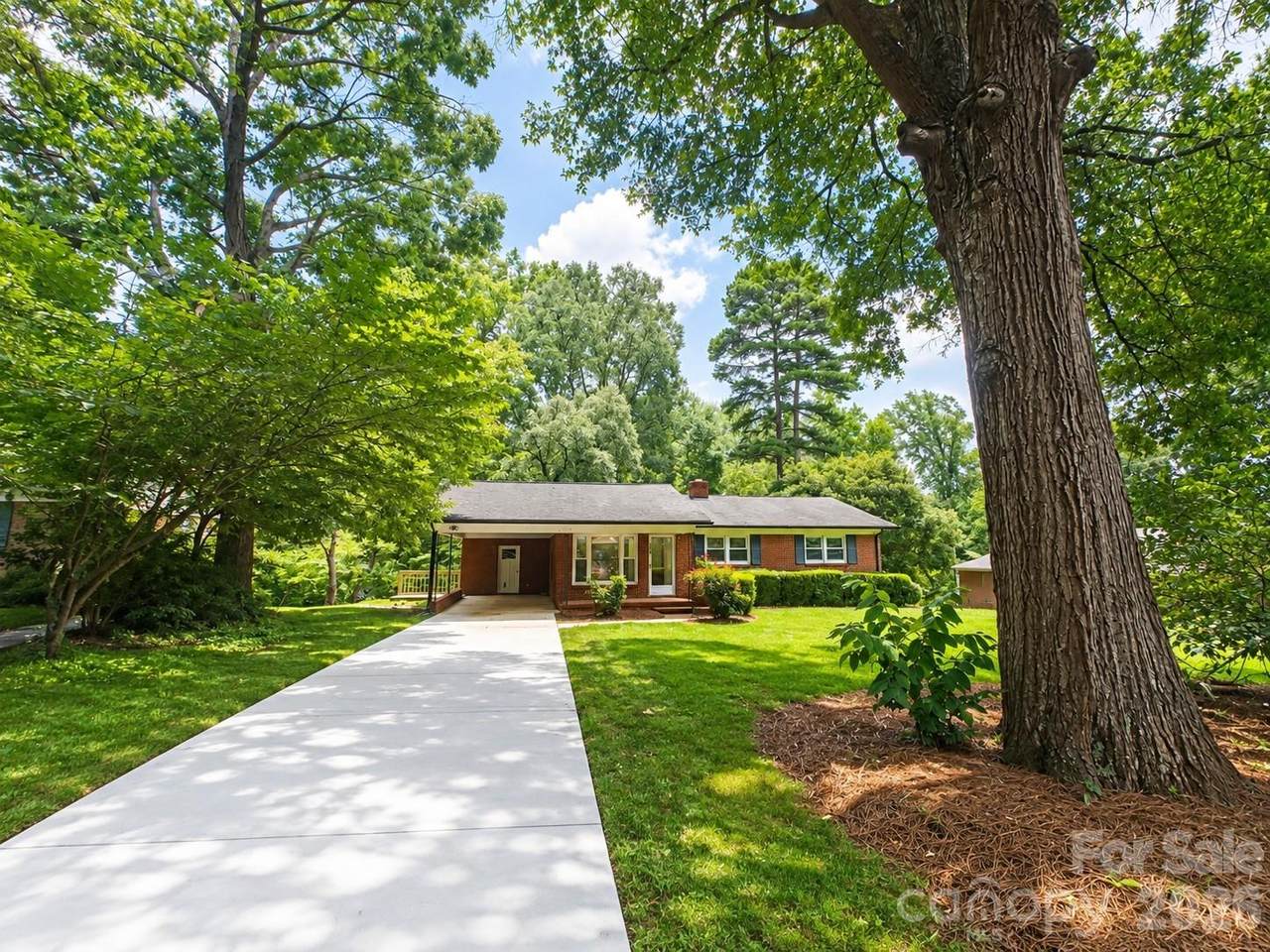 109 Holly Drive - Photo 1