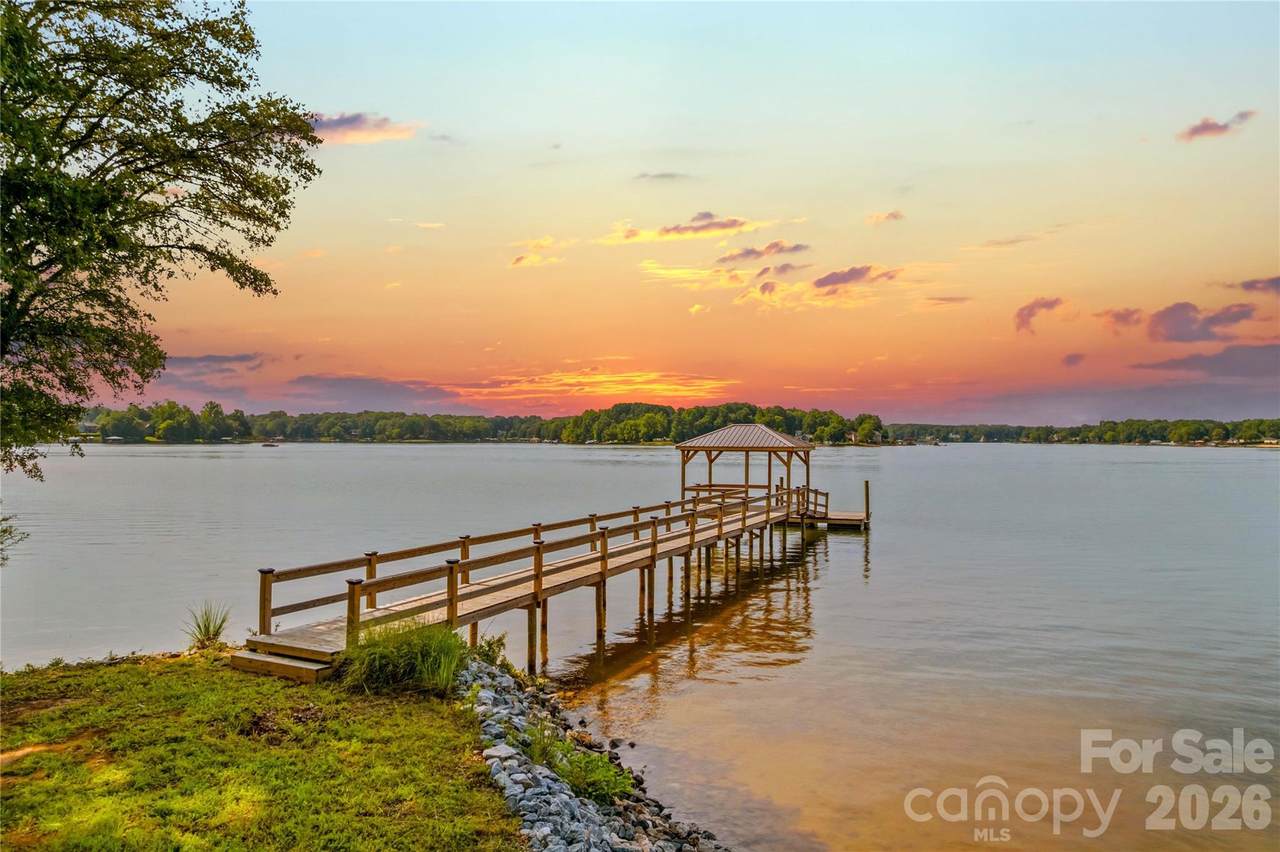 7152 Channelview Drive - Photo 1