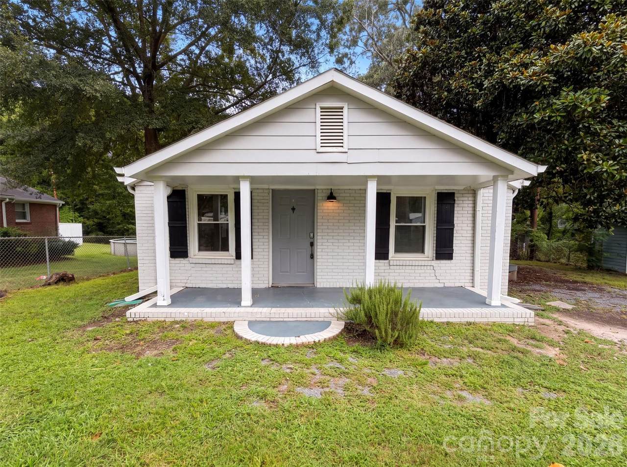 1017 White Lane - Photo 1
