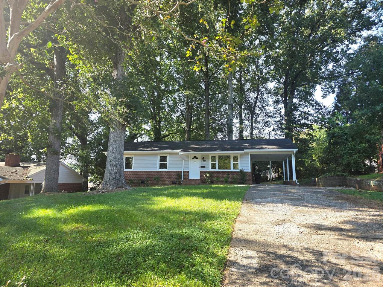 733 Crestwood Avenue - Photo 1