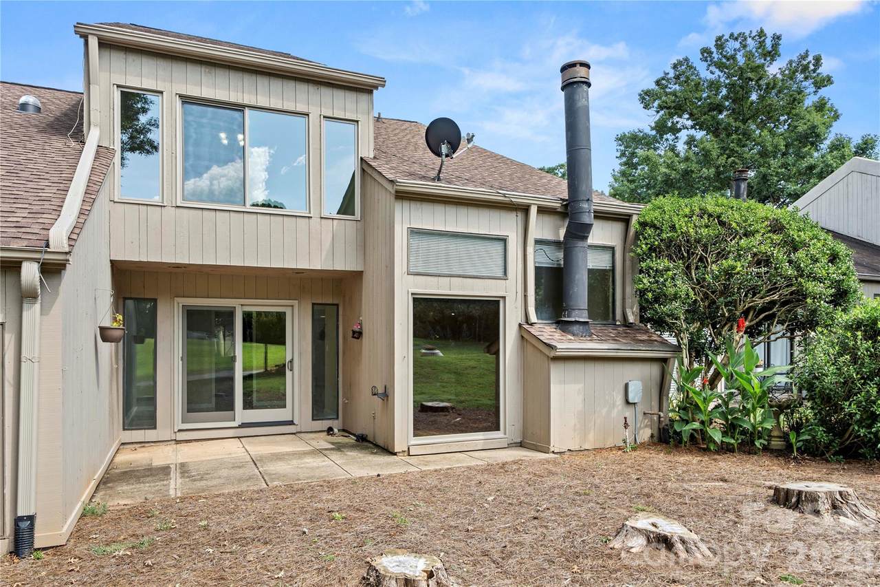 102 Ridgeport Road - Photo 1