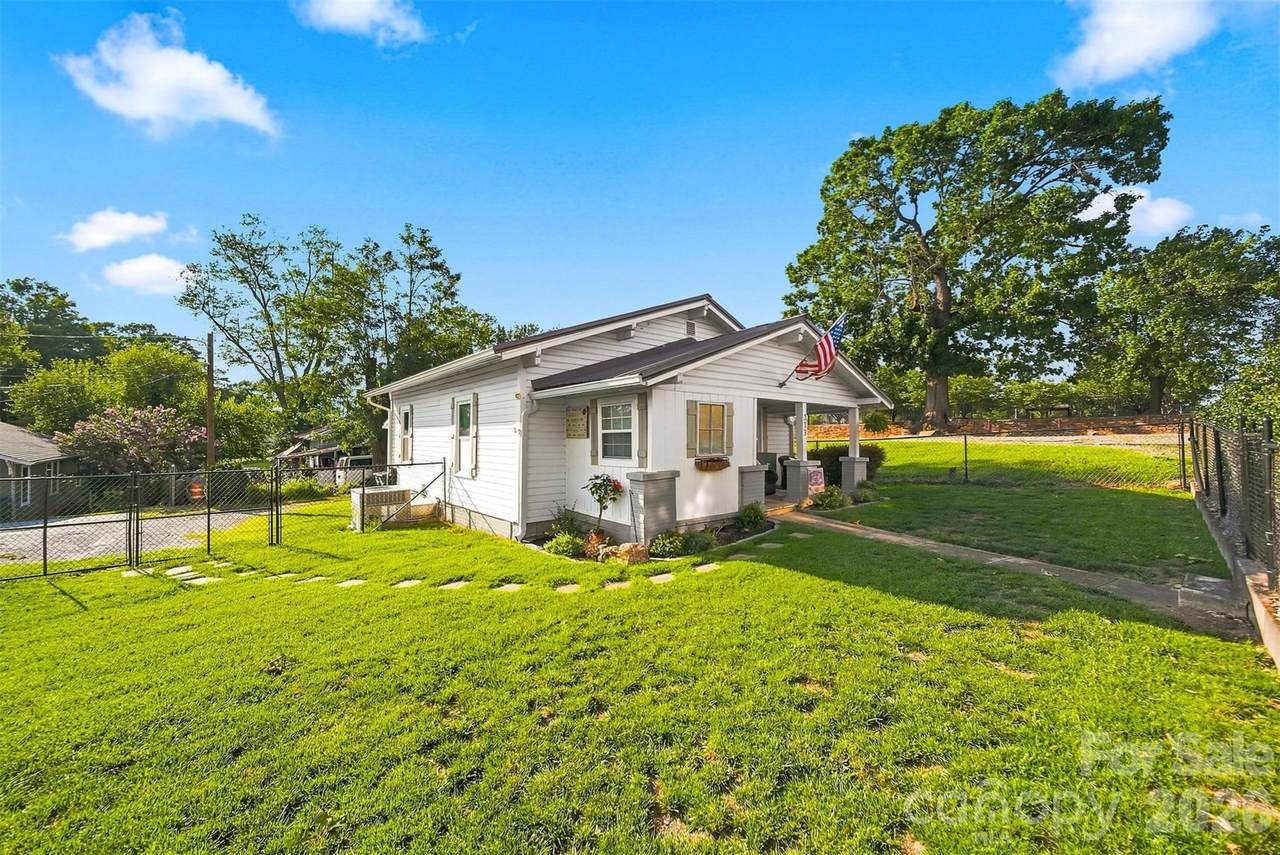 213 Colombo Street - Photo 1