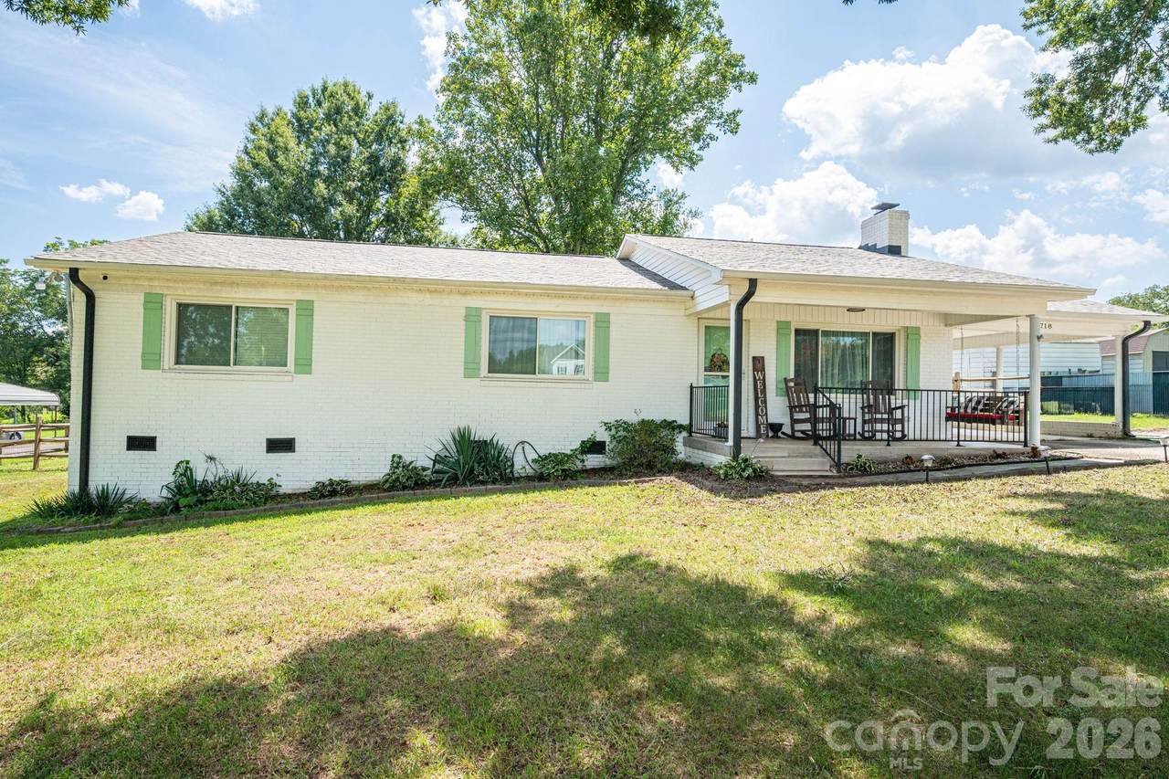 1718 Woolie Road - Photo 1