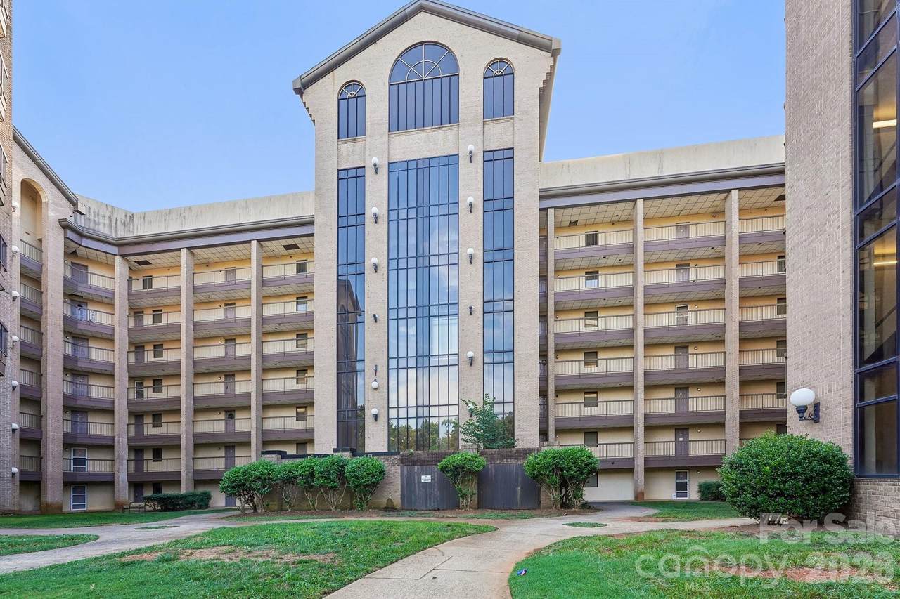 211 Heritage Boulevard - Photo 1