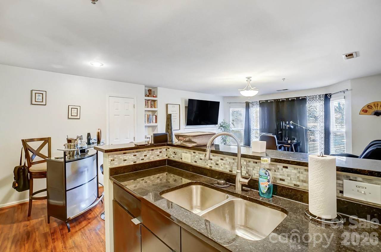 529 Graham Street - Photo 1