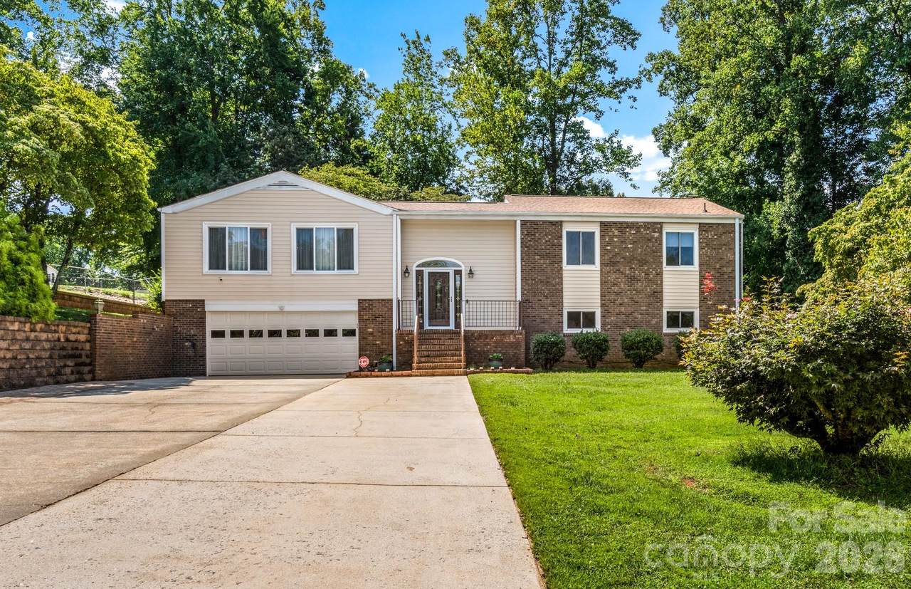 223 Vandyke Street - Photo 1