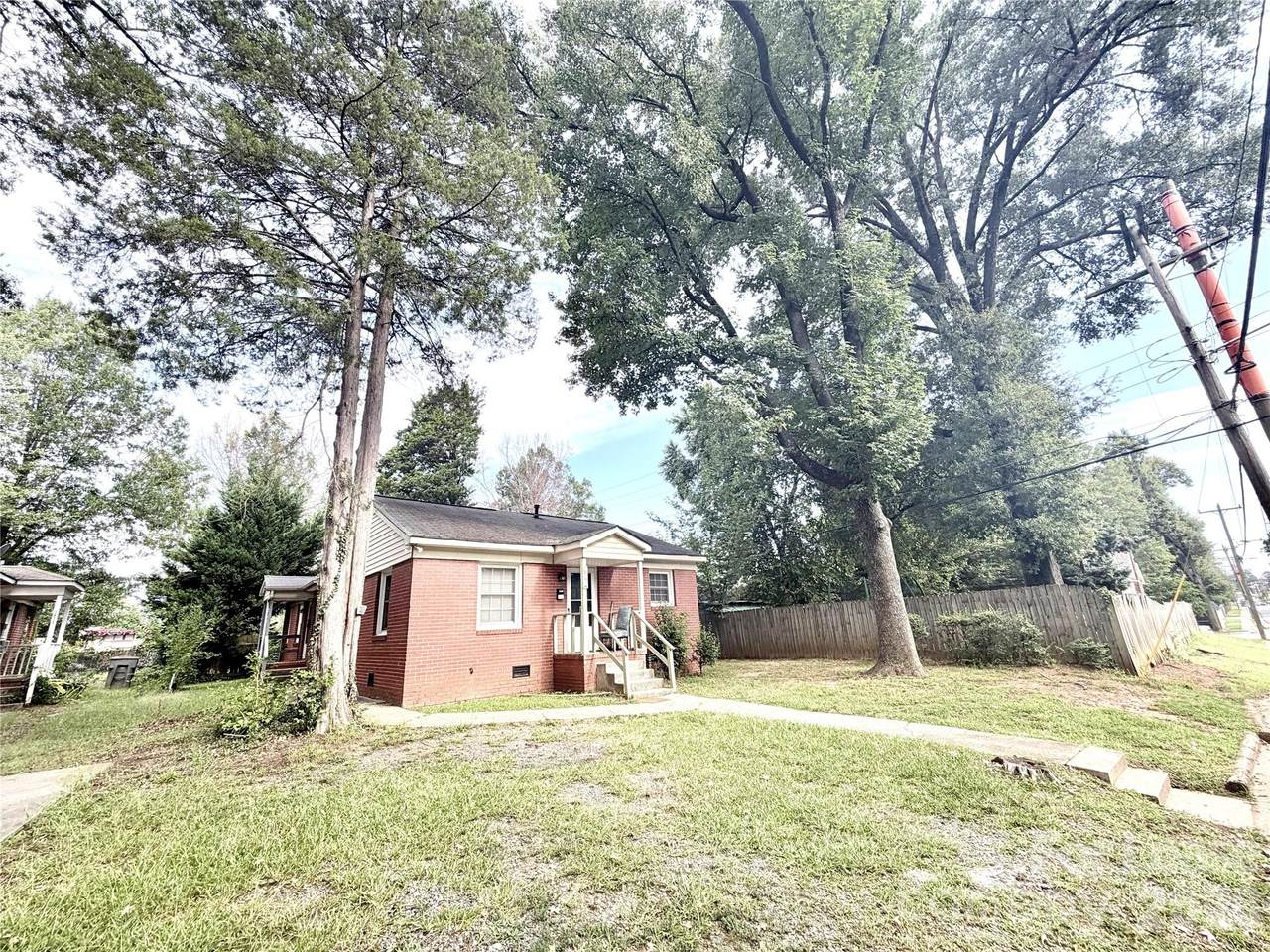 1615 Bancroft Street - Photo 1