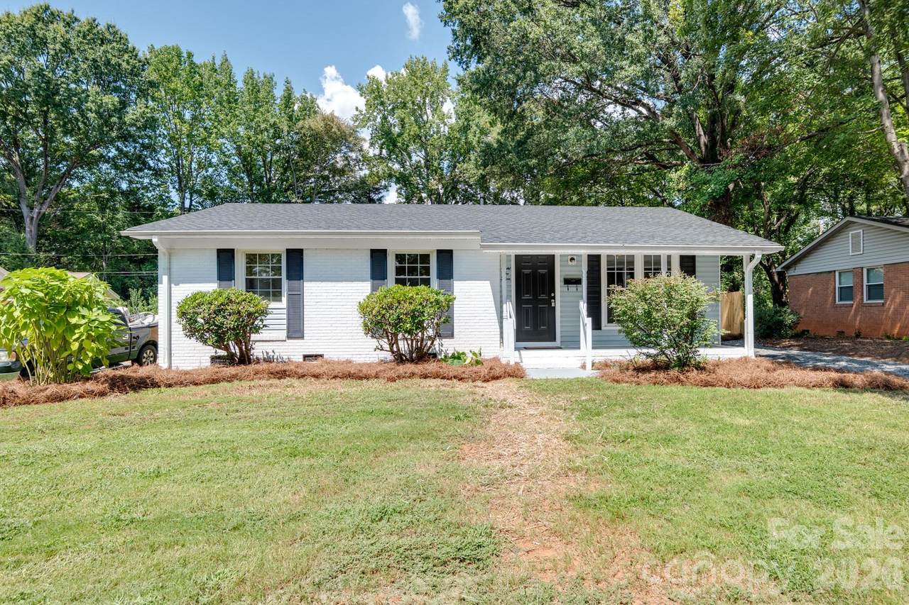 823 Farmcrest Drive - Photo 1