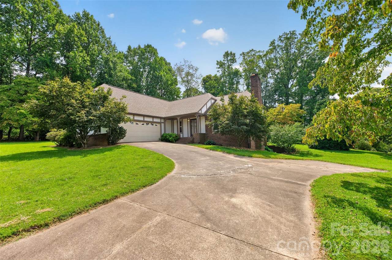2923 Dogwood Drive - Photo 1