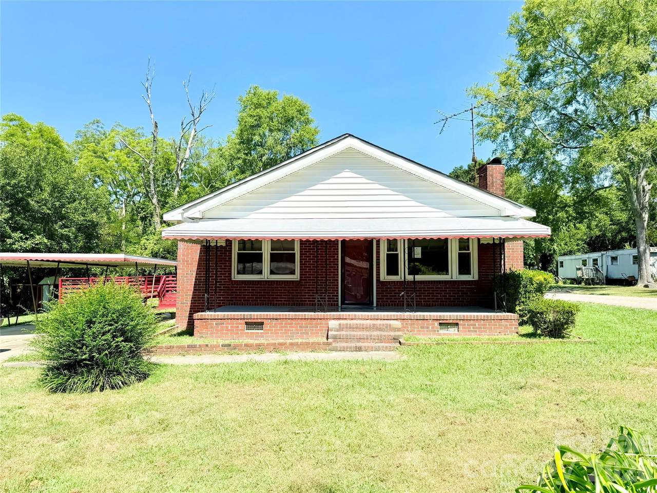 213 Jewel Street - Photo 1