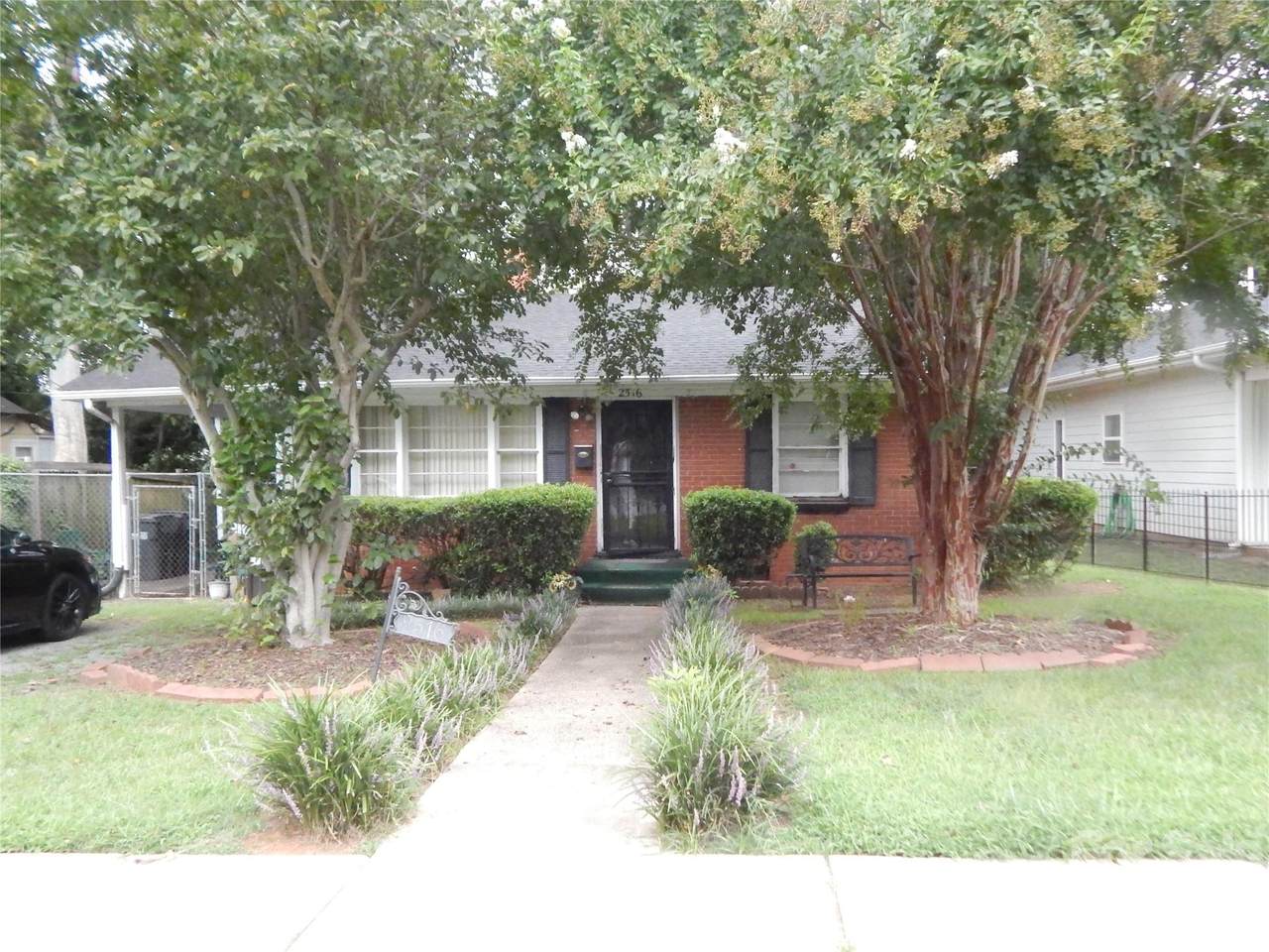 2516 Booker Avenue - Photo 1