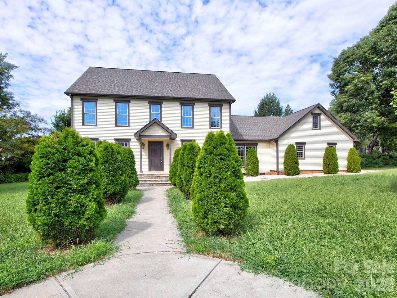 1401 Heatherloch Drive - Photo 1