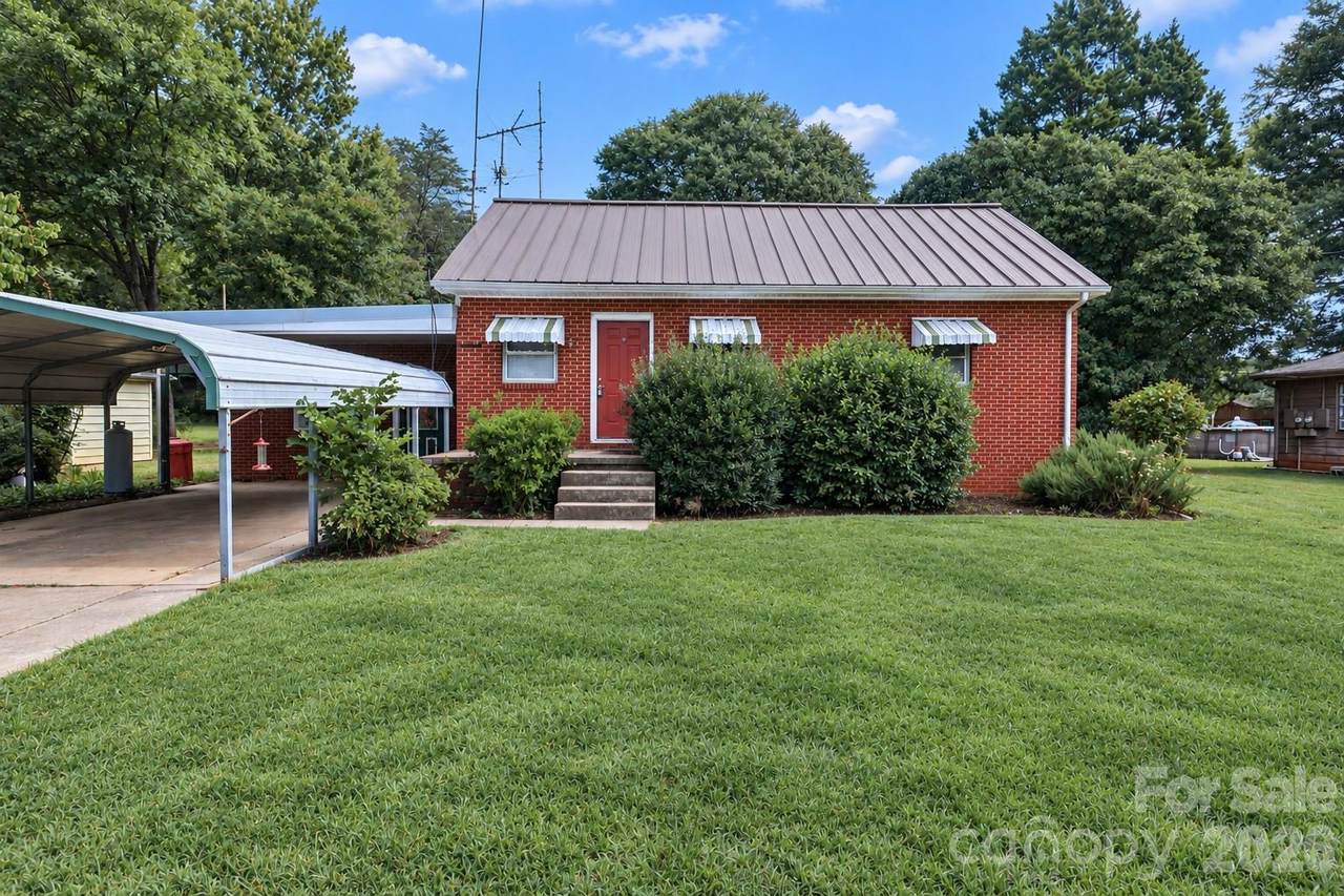 628 Kelly Street - Photo 1
