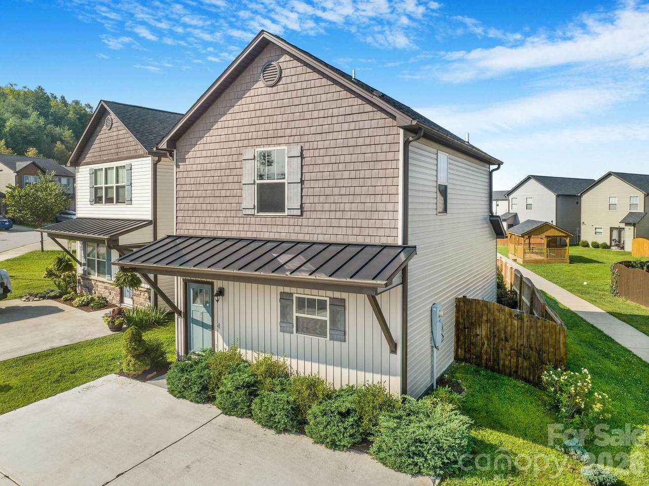 738 Cardwell Lane - Photo 1