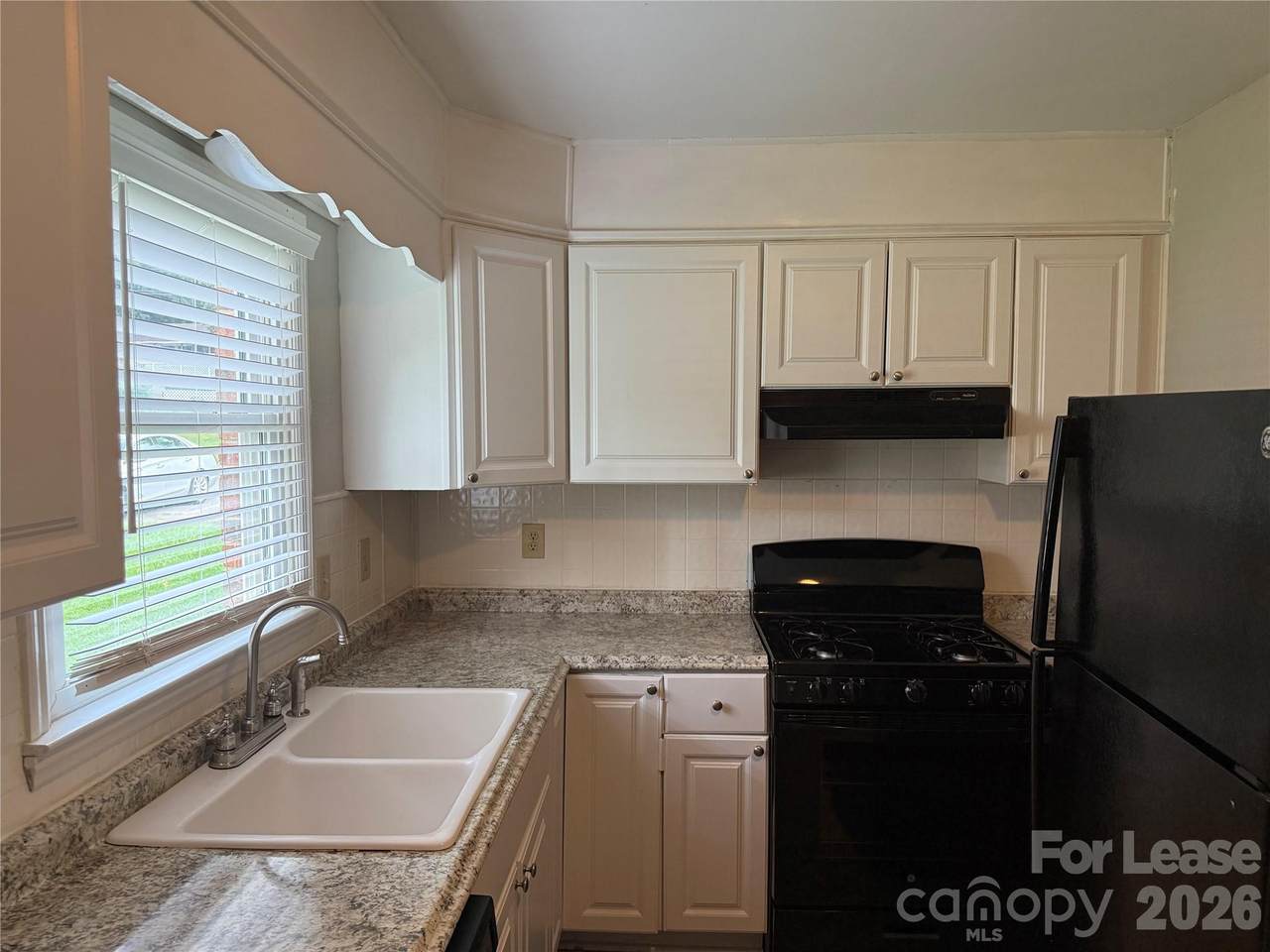 900 Junius Street - Photo 1