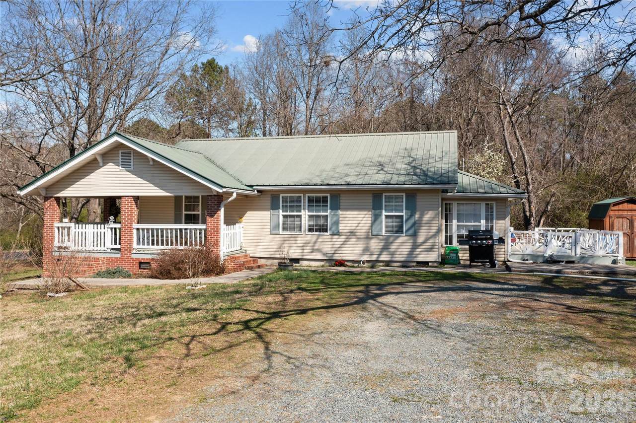 404 Moss Springs Road - Photo 1