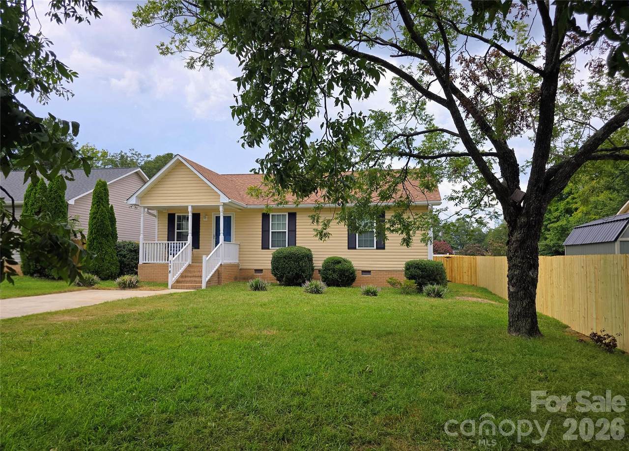 118 Oakwood Avenue - Photo 1