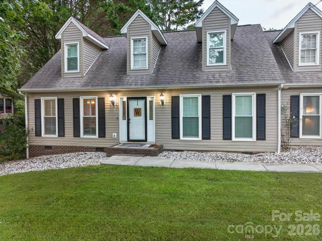 922 Plantation Drive - Photo 1